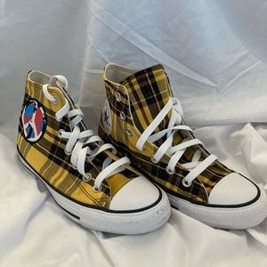 Converse Size 7 NWT  high tops Yellow Plaid with logo.